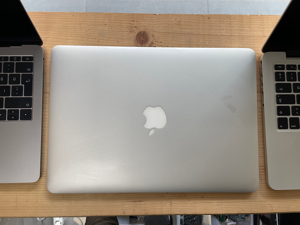 Küçük resim: MacBook Air 13" 2017 – Intel Core i5 / 8GB RAM / 128GB SSD