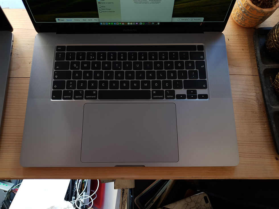 Küçük resim: MacBook Pro 16" Intel i9 2.4GHz / 32GB RAM / 1TB SSD / Pro 5500M 4GB - MVVM2TU/A