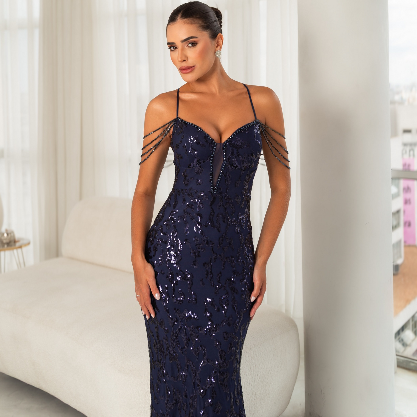 Vestido Longo Mila com costas trabalhadas em pedrarias