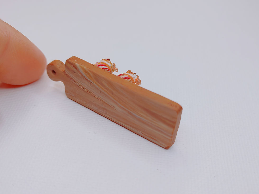Miniatura: 1:12 Scale Miniature Blood Orange Cupcake Board
