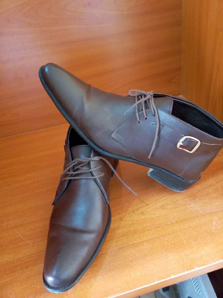 Thumbnail: Medium-cut Generic Leather Shoes