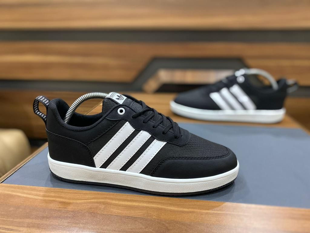 Adidas Sneakers 
