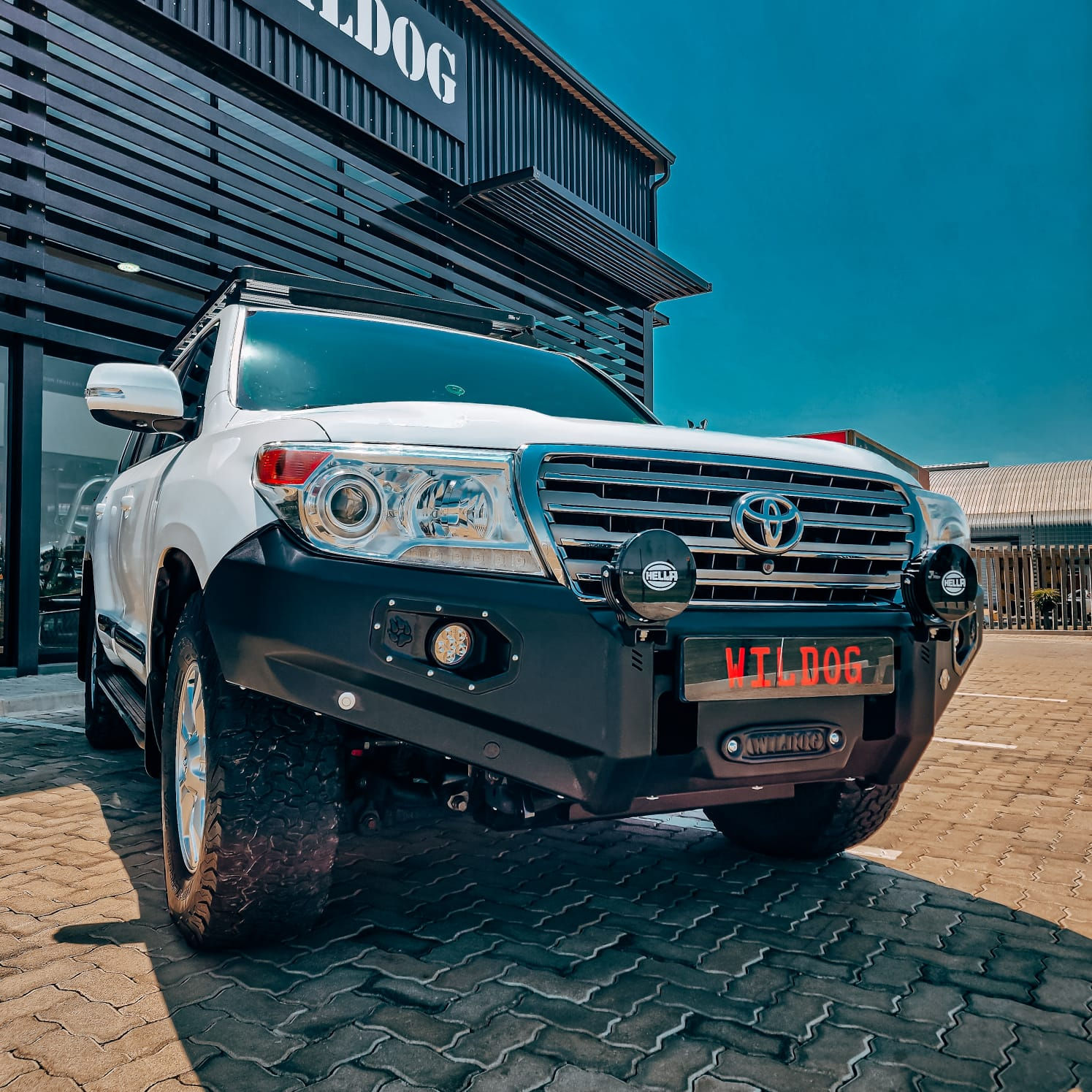 FRONT REPLACEMENT BUMPER (LAND CRUISERVX PRE) BLACK