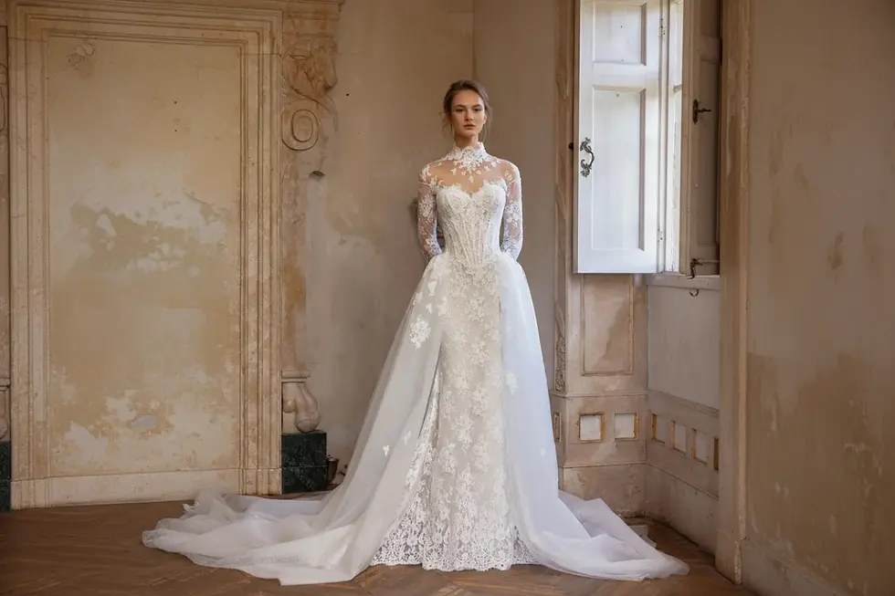 La robe convertible trois pièces Clementina présentée sur un mannequin de couture.
