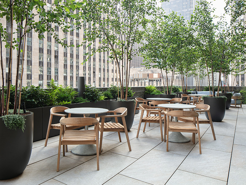 Elevated roof deck with porcelain pavers