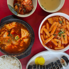 tofu stew, tteokbokki, kimbap, rice, kimchi, miso soup