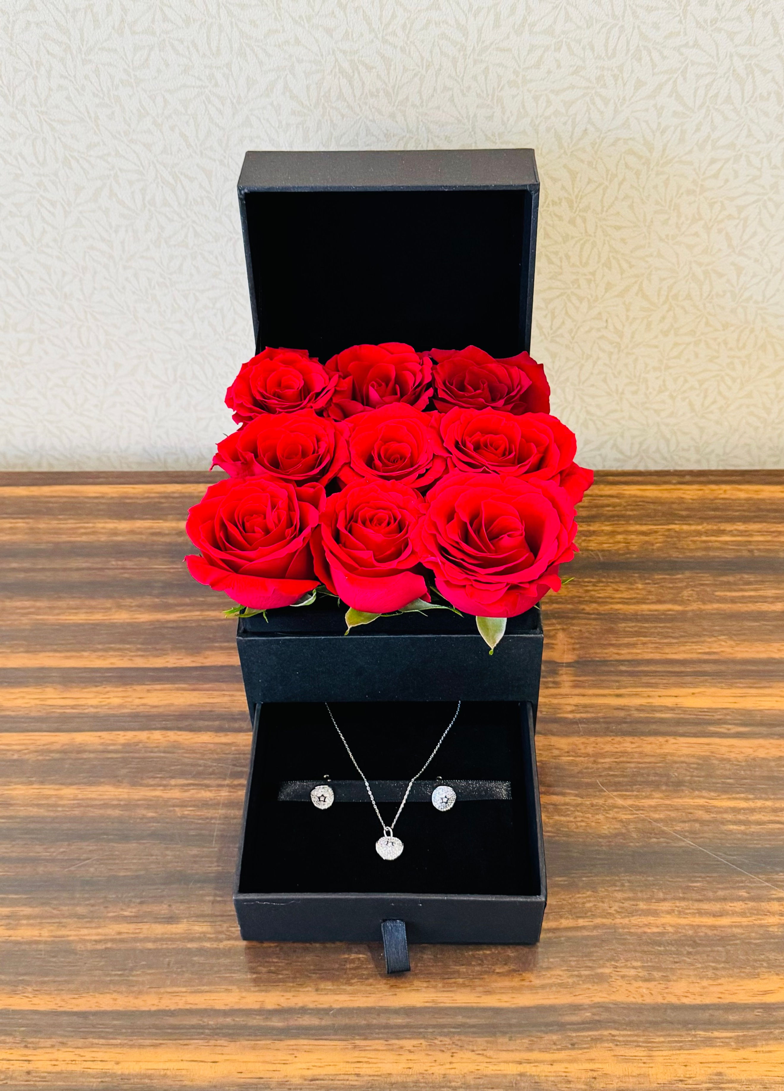 Flower Box With Half Set Circle With Star