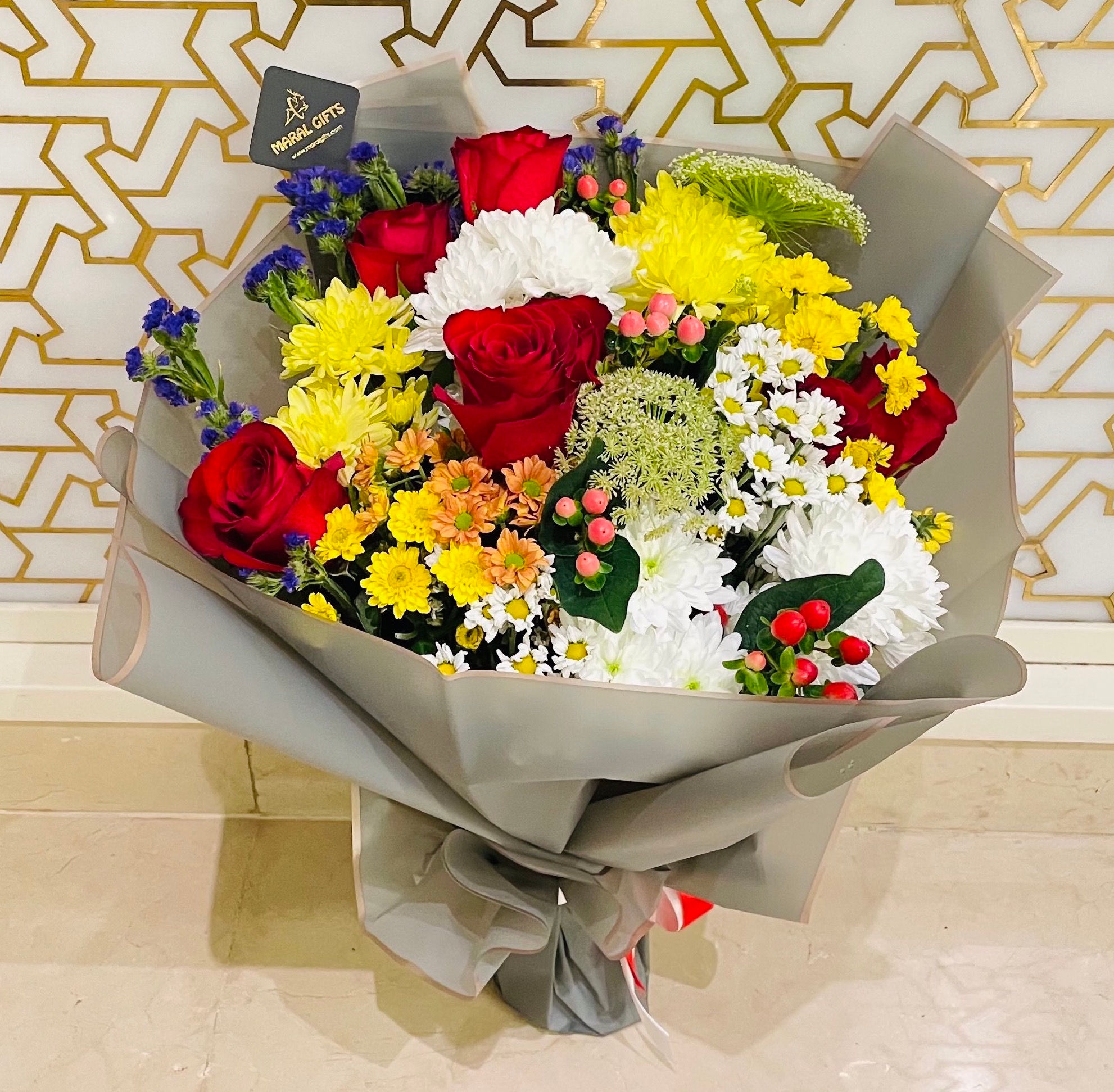 Mix chrysanthemum madiba and bonita flower