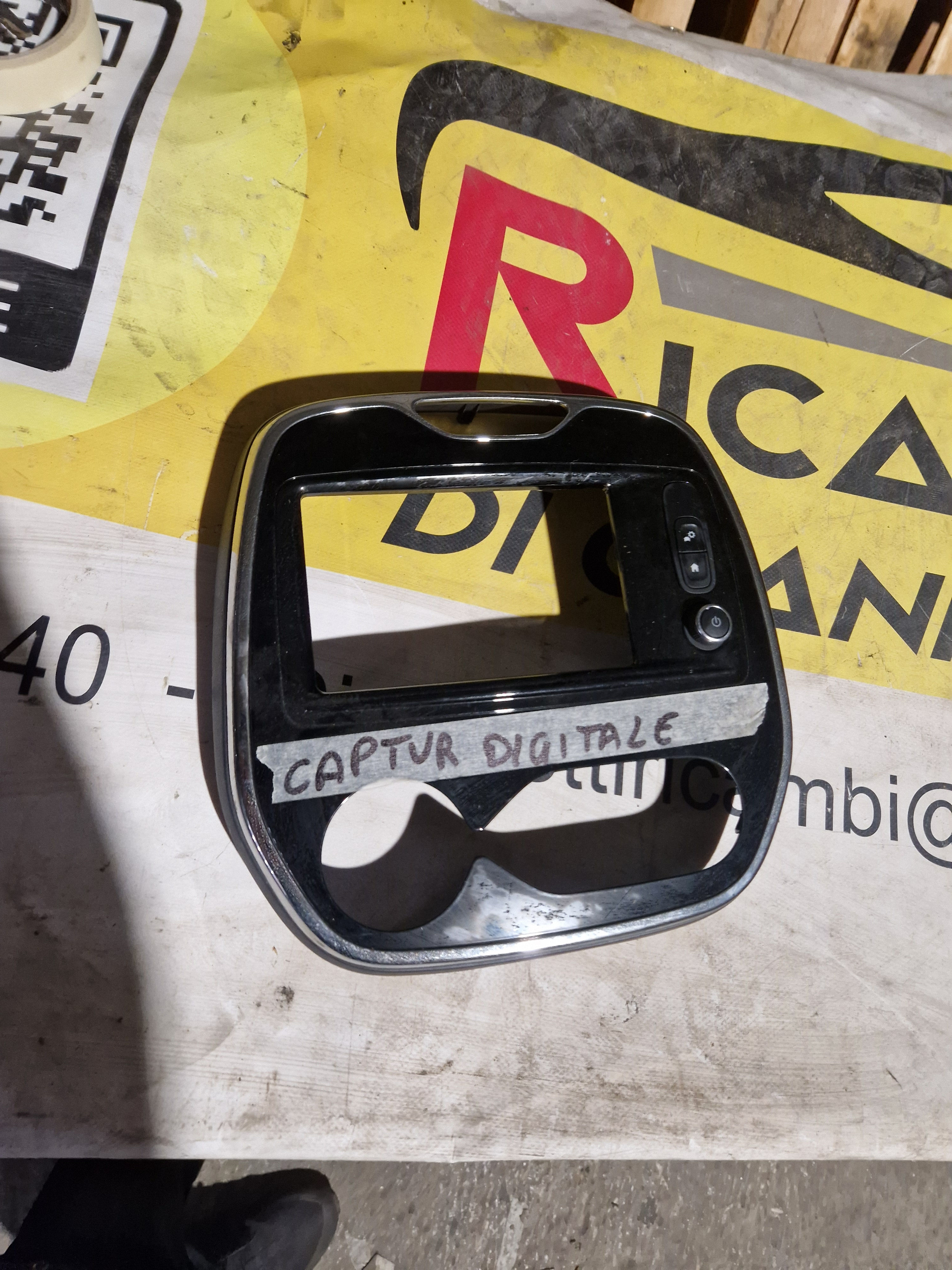 682700795R MASCHERINA STEREO RENAULT CAPTUT 2018 DIGITALE