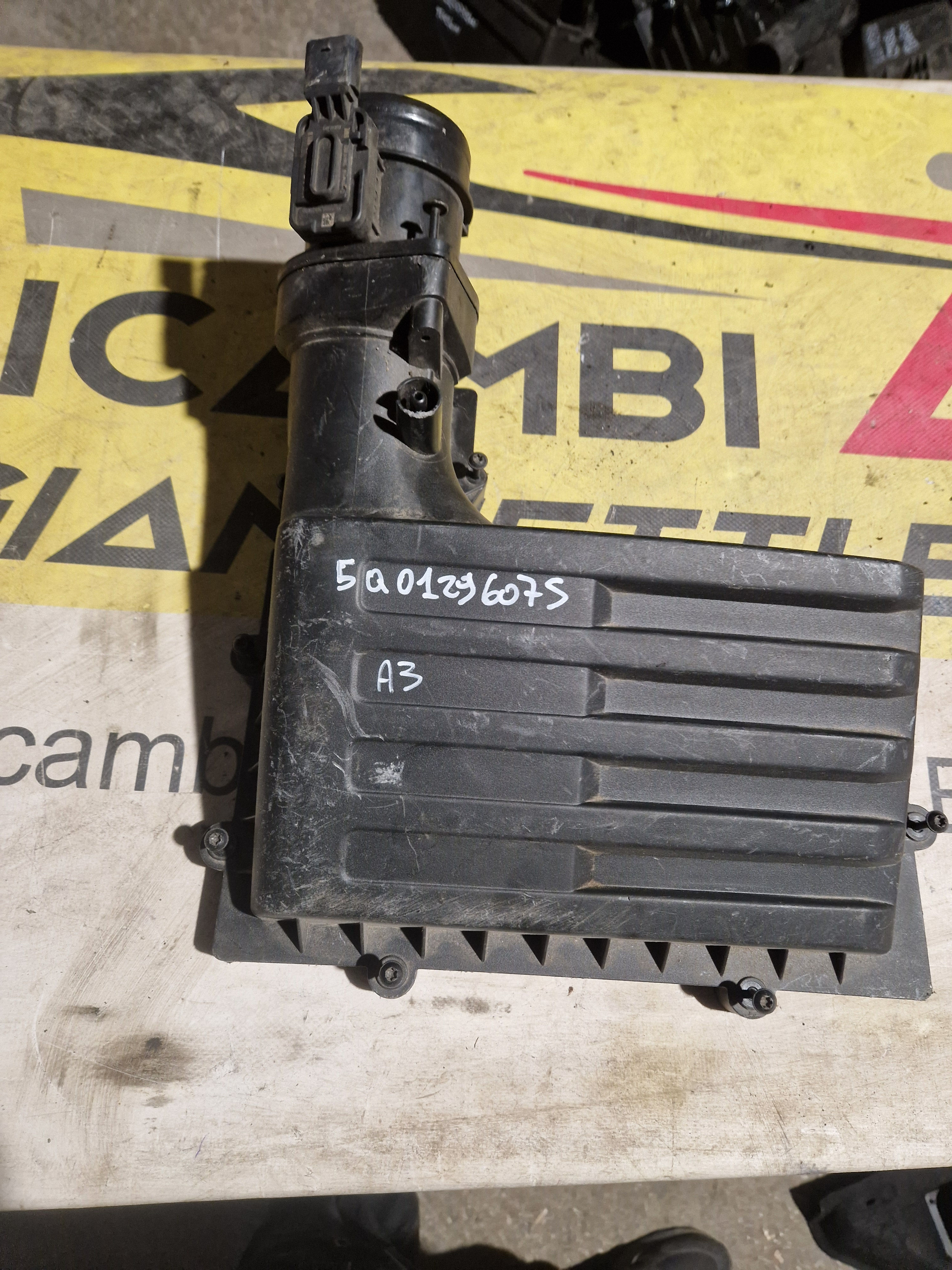 5Q01296075 BOX SCATOLA FILTRO PER AUDI A 3 Q2 Q3 SEAT LEON VW GOLF