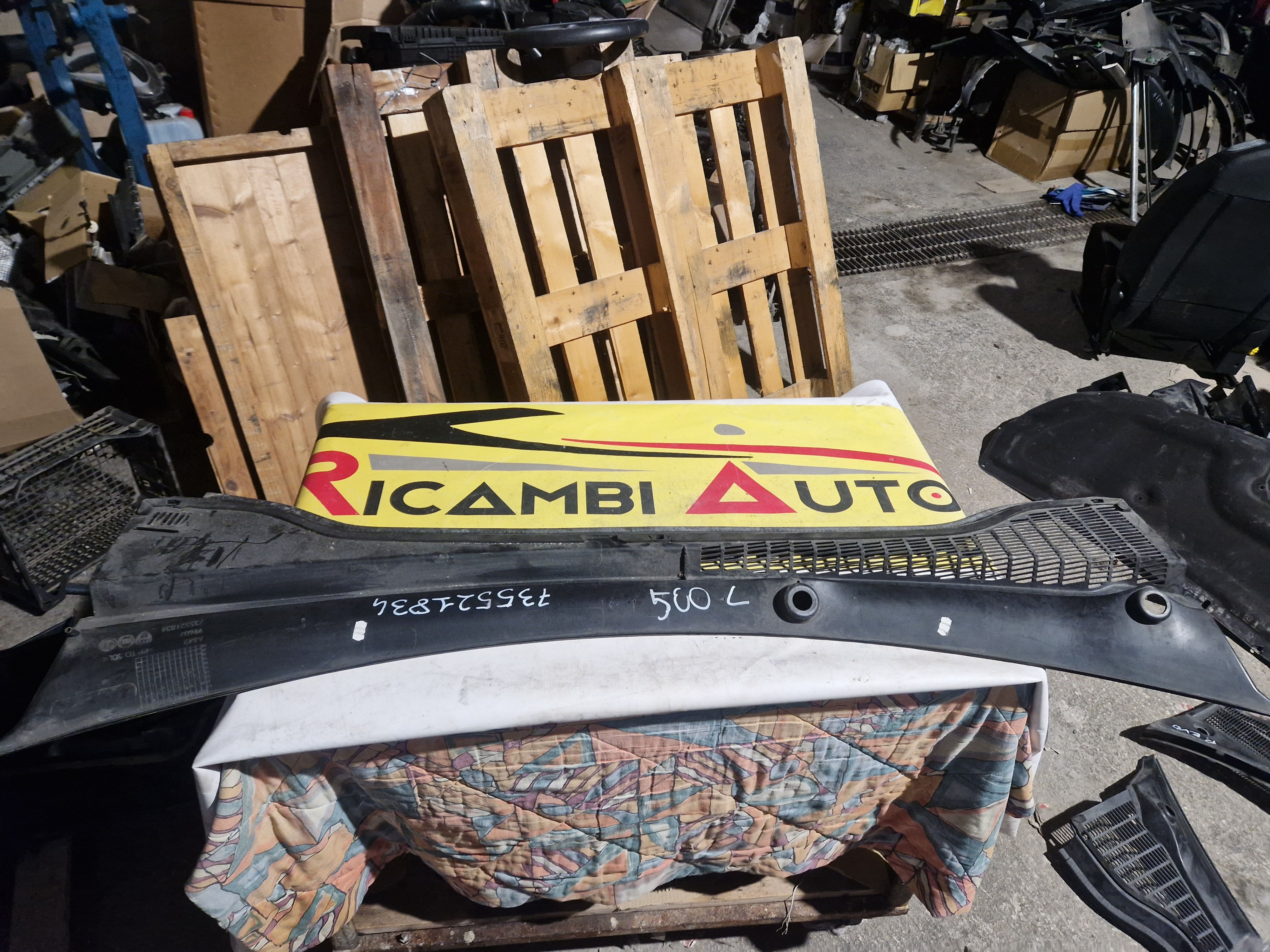 2PZ 735521834 GOCCIOLATOIO PORTASPAZZOLE GRIGLIA SOTTO PARABREZZA FIAT 500 L