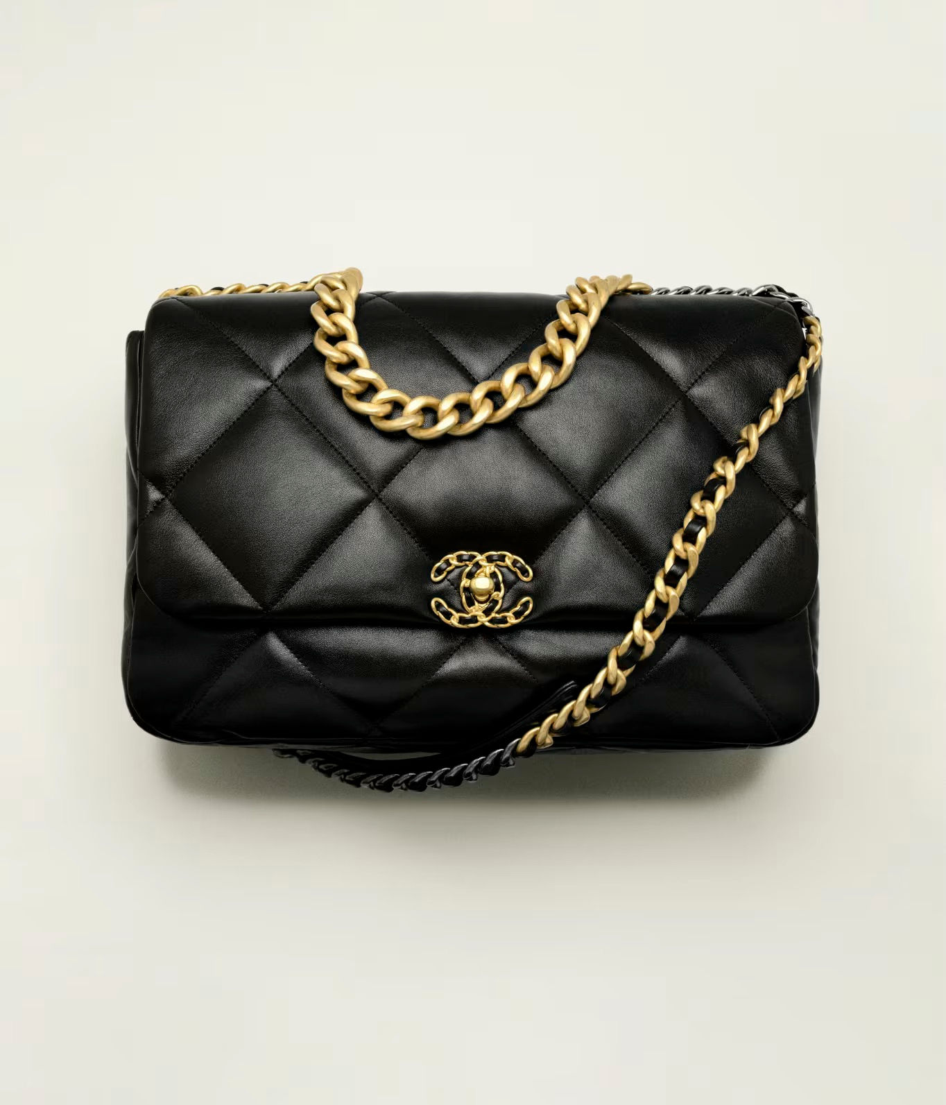 CHANEL - 19 Maxi Handbag