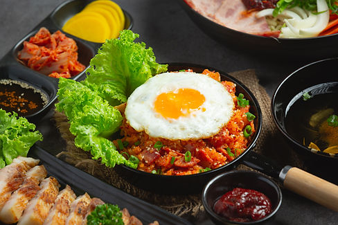 korean-food-fried-rice-with-kimchi-serve-with-fried-egg-min.jpg