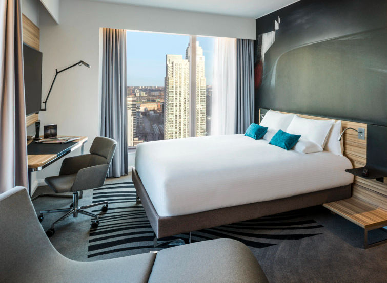 Miniaturbild: London Hotel Escape & Jack the Ripper Museum Experience for 2