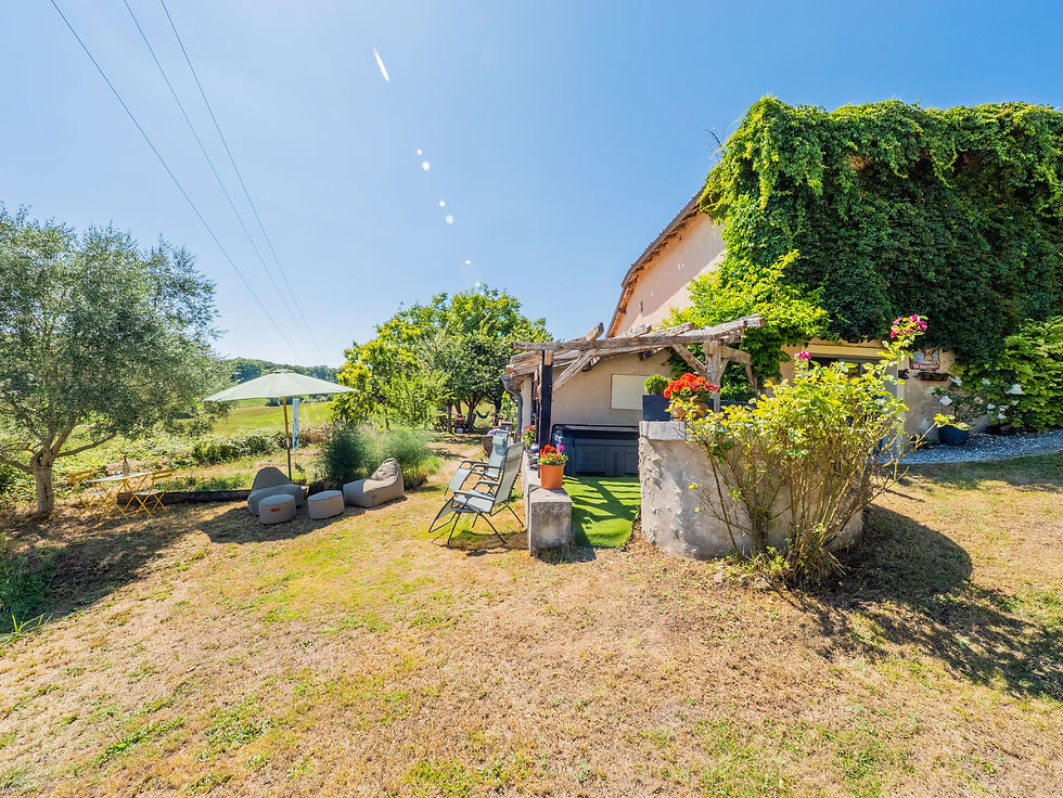 Privacy, peaceful surroundings and time together—just some of the reasons a private holiday rental can make a romantic escape feel more special.
