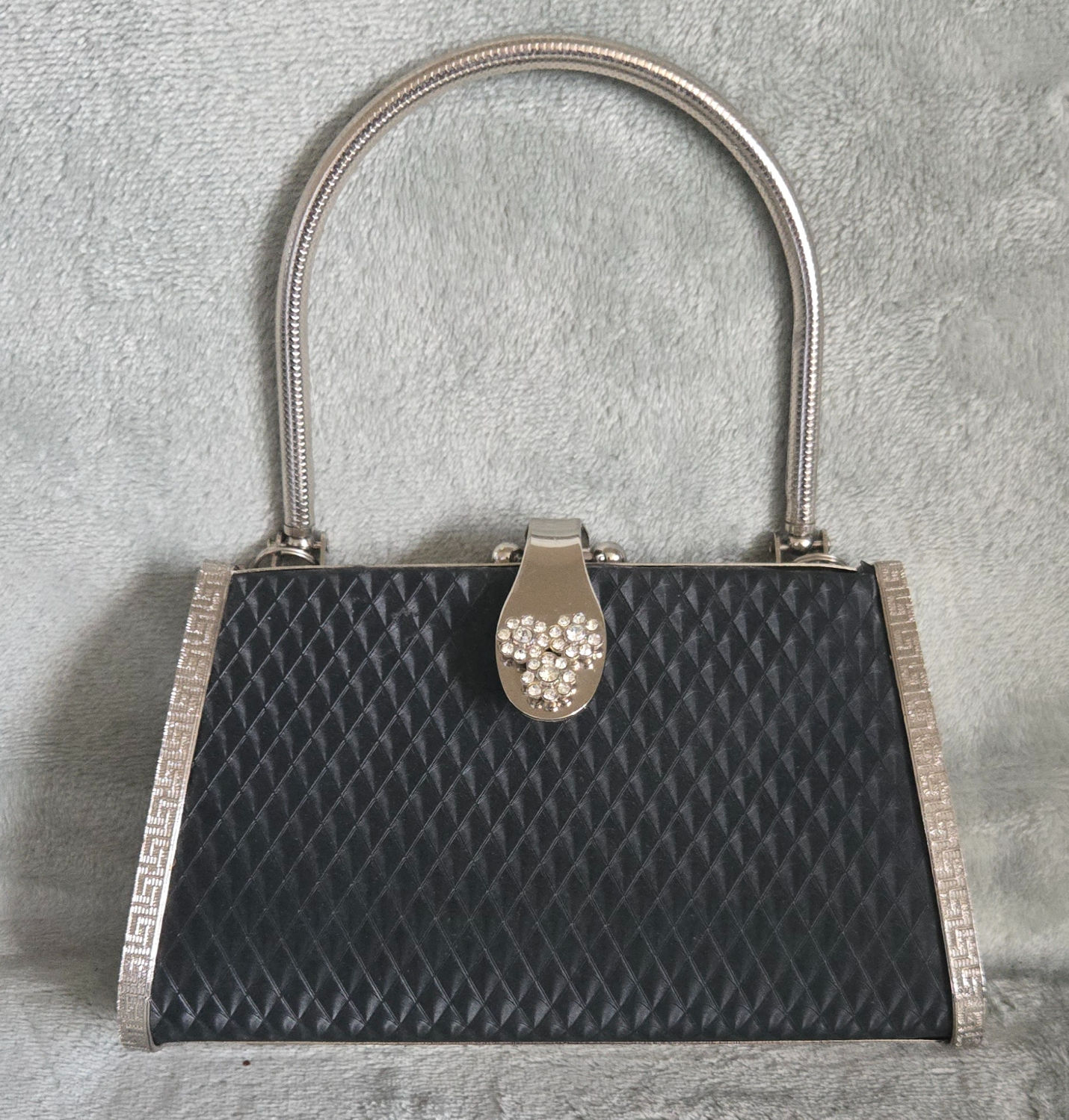 B30 - Small Silver Metal Black Quilt Effect Box Bag