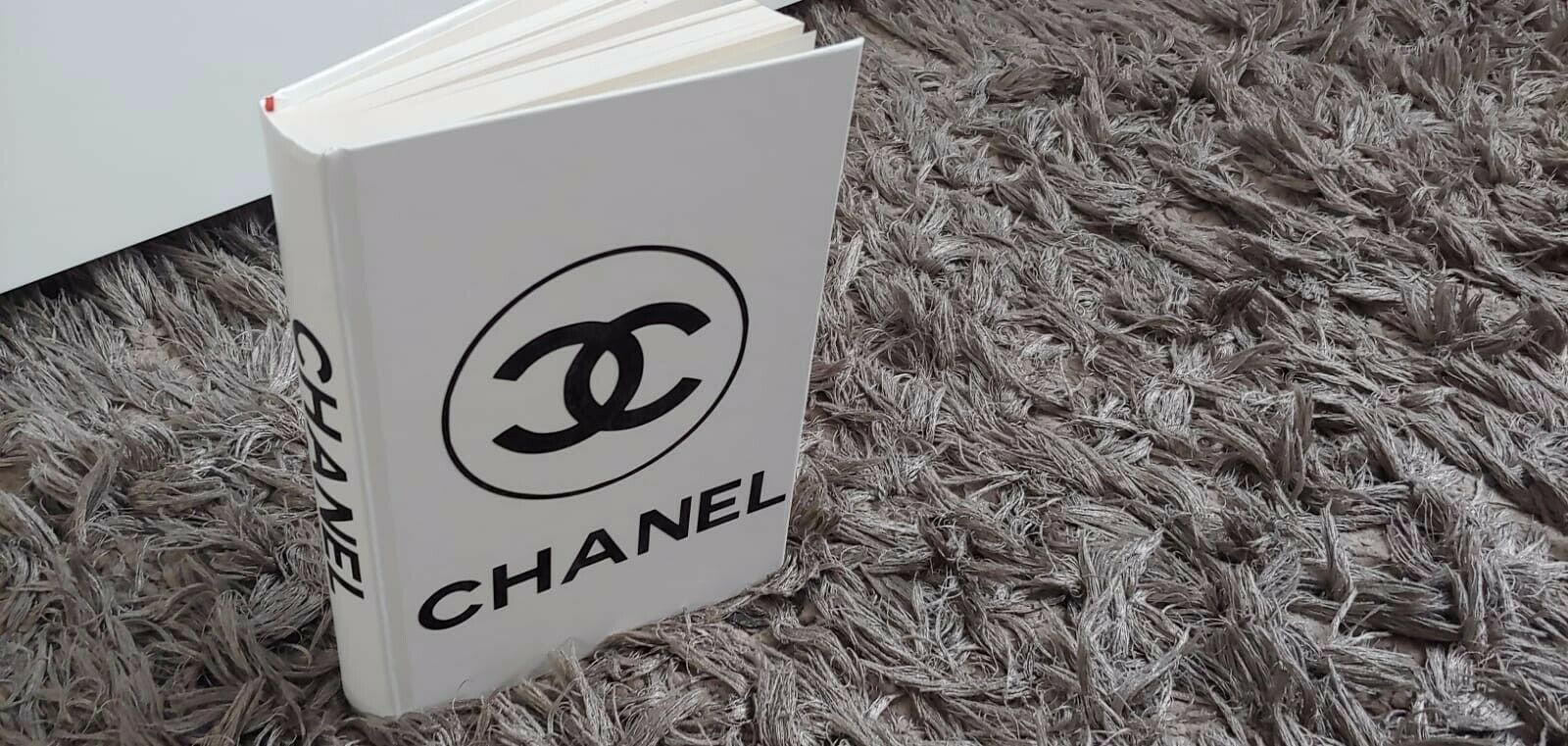 SINGLE DECORATIVE COFFEE TABLE BOOK FOR HOME DECORATIONS