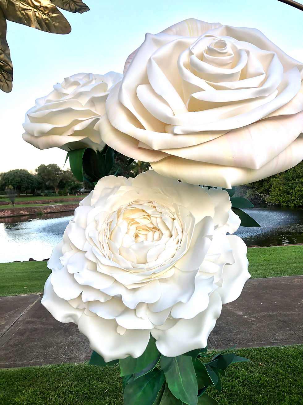 Thumbnail: «White & Gold» Wedding arch
