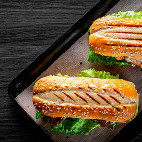 Panini de elote, tocino y jitomate