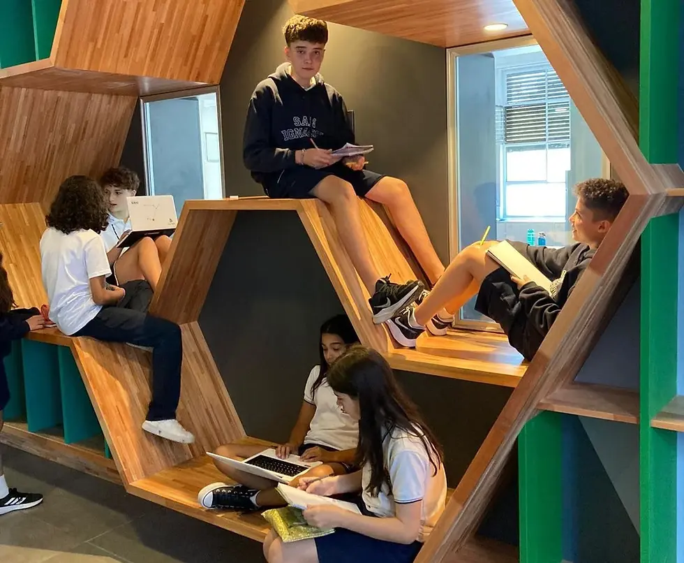 Qué significan cringe, aura y otras palabras que usan los jóvenes: como padres, ¿hay que preocuparse?