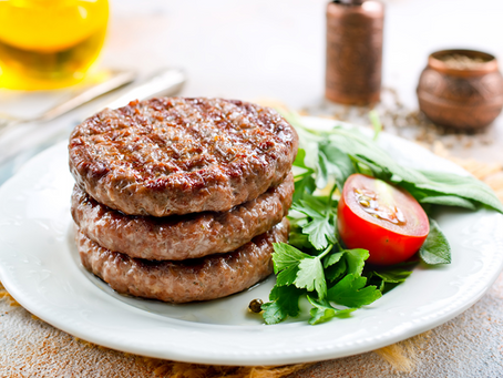 Hamburguesas de res con ensalada