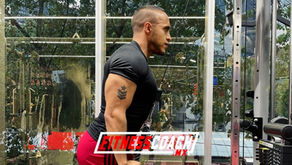 Extensión de triceps con cuerda y barra corta