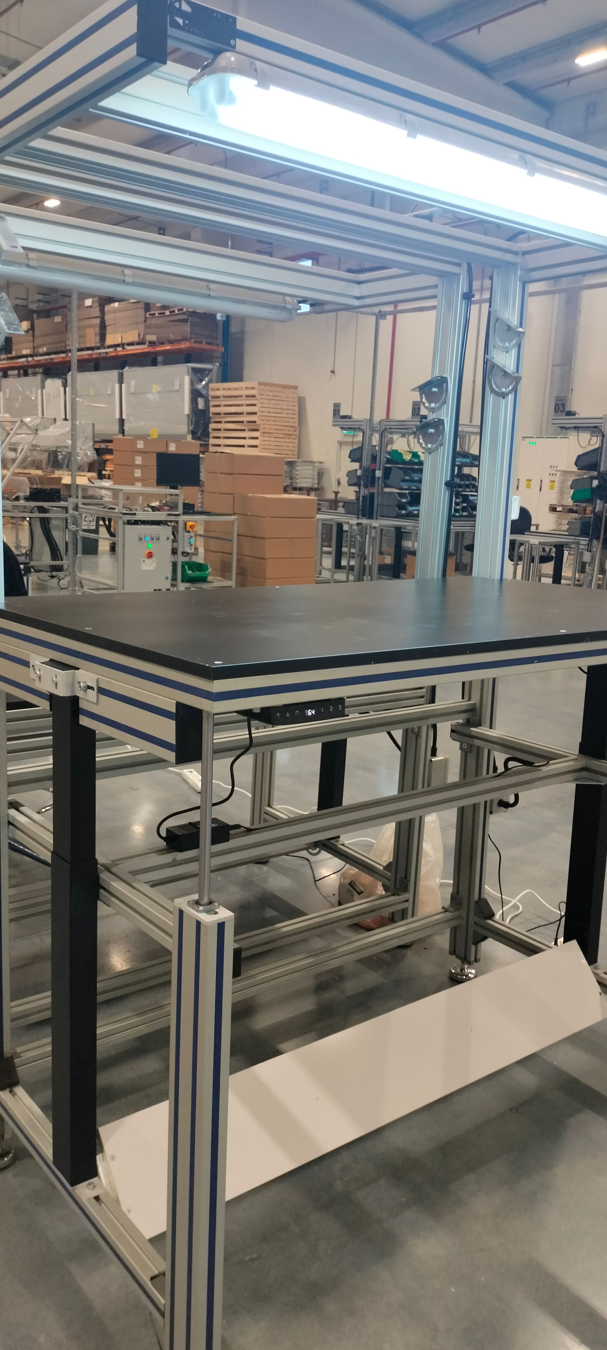 Yüksekliği Ayarlanabilir Çalışma Masası