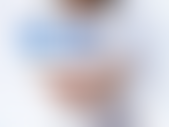 Jesus extendiendo su mano para recibirte con los brazos abiertos.