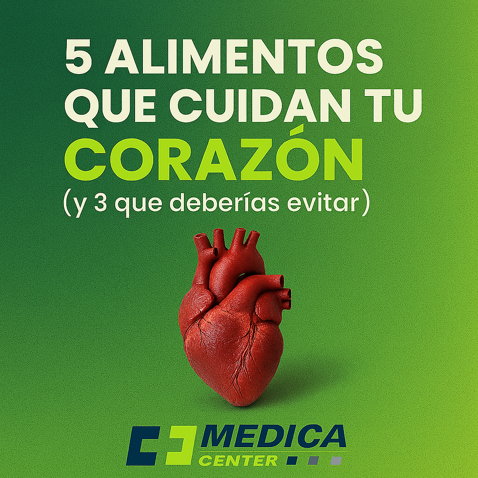 Diseño digital con fondo verde degradado y un corazón anatómico en el centro. El texto dice “5 alimentos que cuidan tu corazón (y 3 que deberías evitar)”, acompañado del logotipo de Medica Center en la parte inferior.