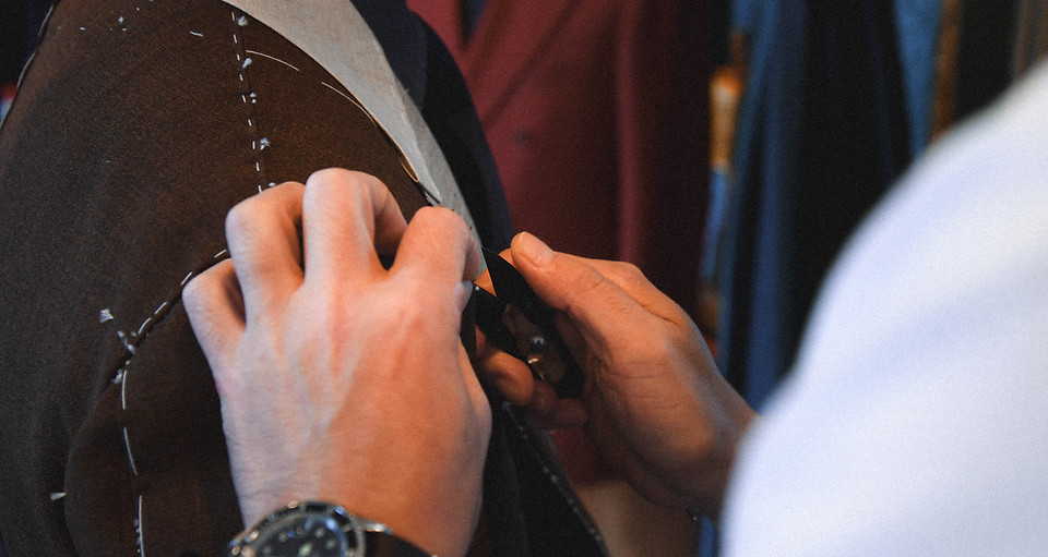 Falcocchio店内でのフィッテング(仮縫い)風景