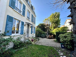 Vue de la seine metro quartier Beaugrenelle balade architecturale