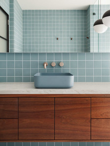 Architecte d'intérieur couleur tendance salle de bain mosaïque bleu 2026