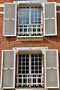 Immeuble bourgeois d'Issy les Moulineaux centre ville mairie Corentin celton appartement visite avant achat architecte intérieur