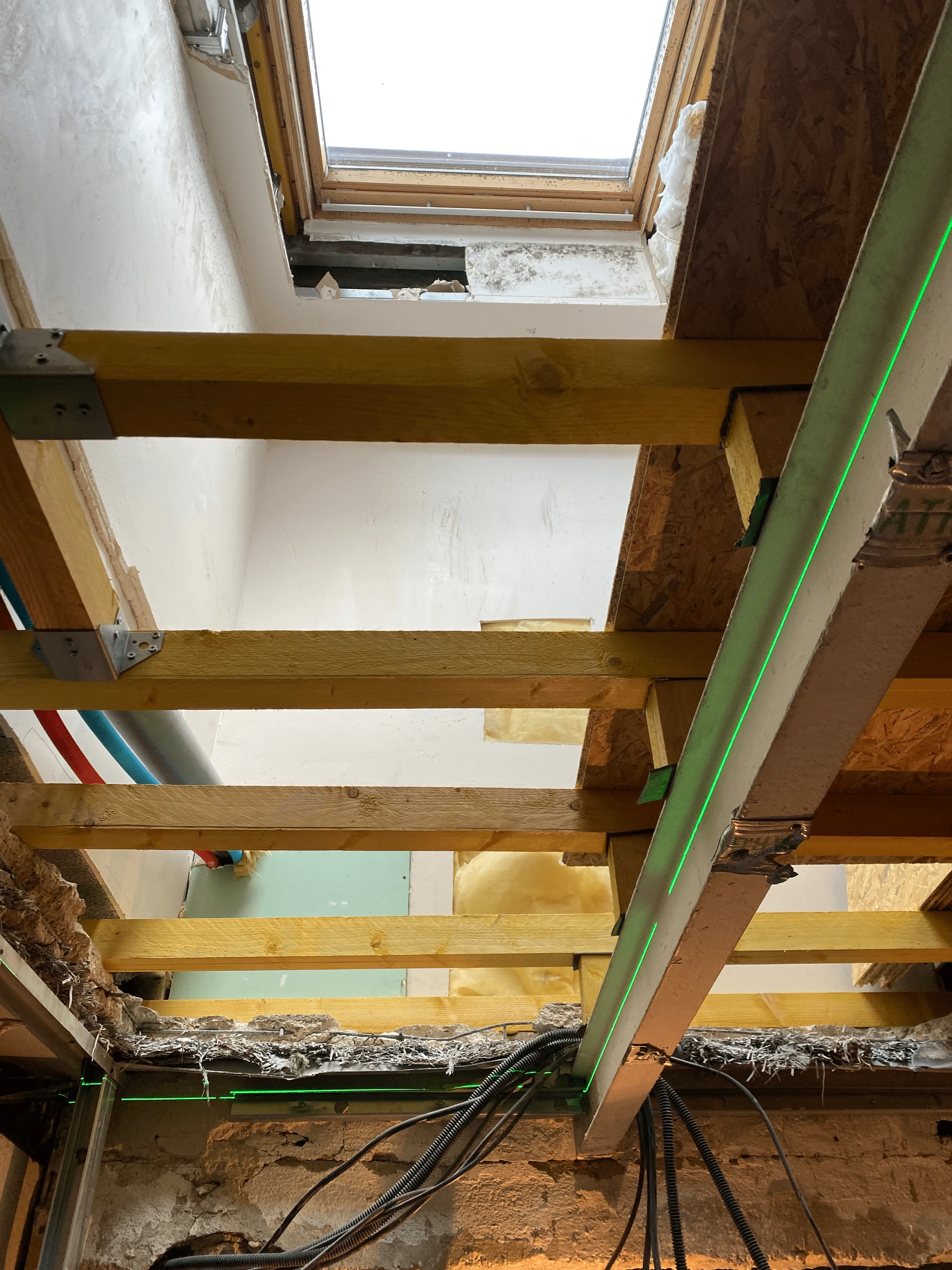 Rénovation salle de bain pendant les travaux accompagné par architecte d'intérieur les poutres porteuses