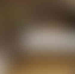 Banquette cosy pour un coin salon confortable avec plaid coussins à motif conseils décoration d'intérieur