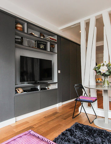 Appartement maison classique rénové et décoré par un architecte d'intérieur à Issy les Moulineaux avec cheminé et meuble en bois marqueterie