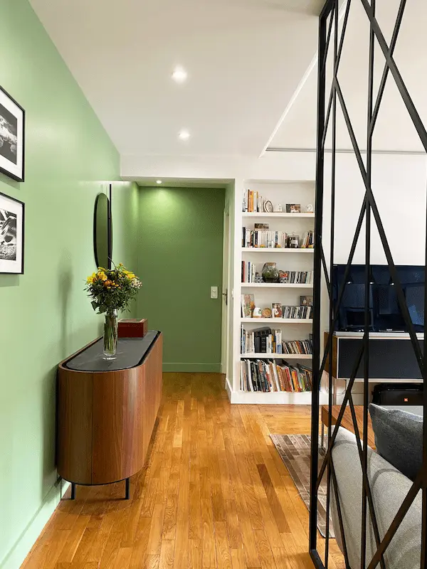 entrée d'un appartement parisien