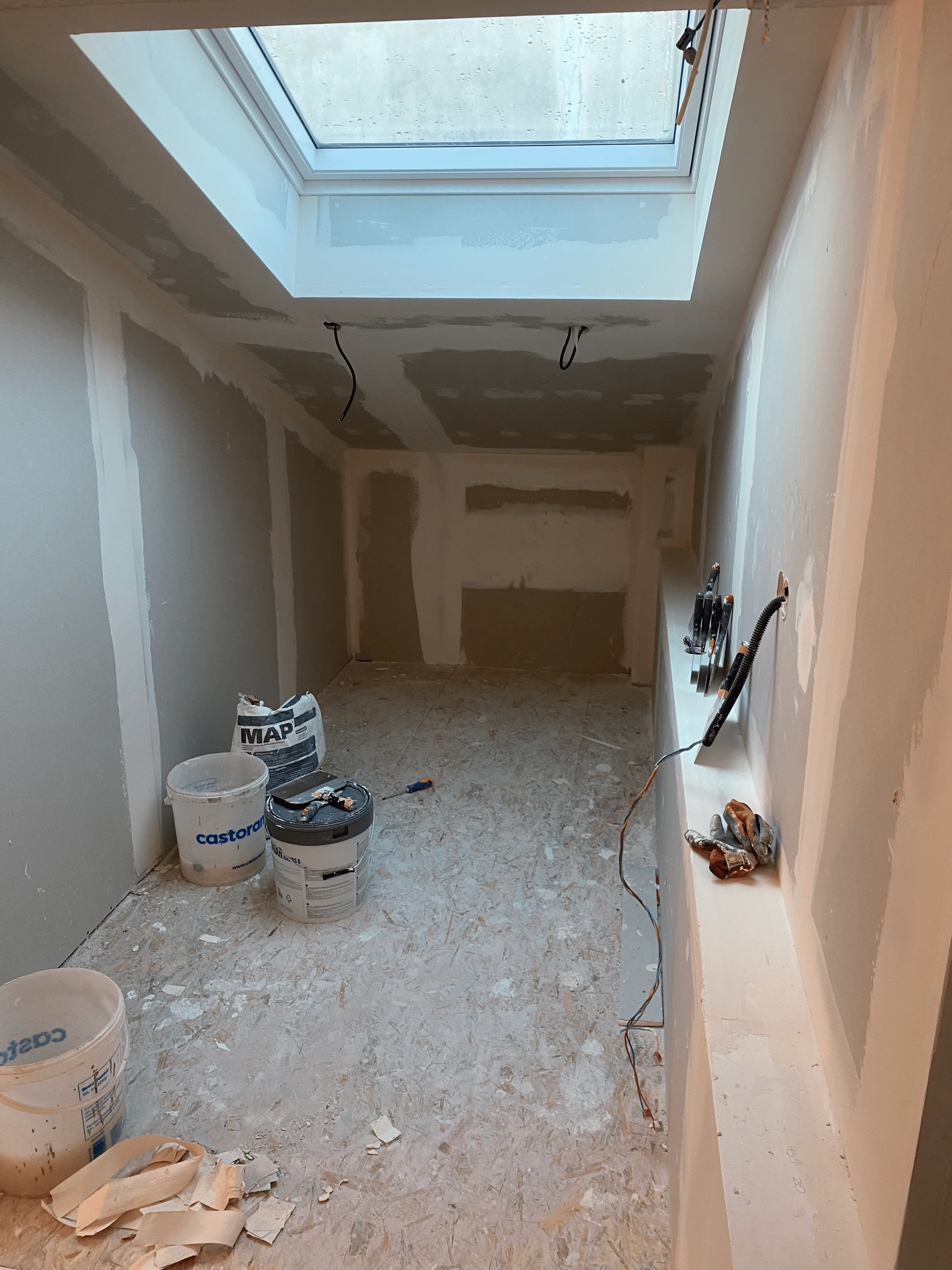 Rénovation salle de bain pendant les travaux accompagné par architecte d'intérieur l'isolation est posée