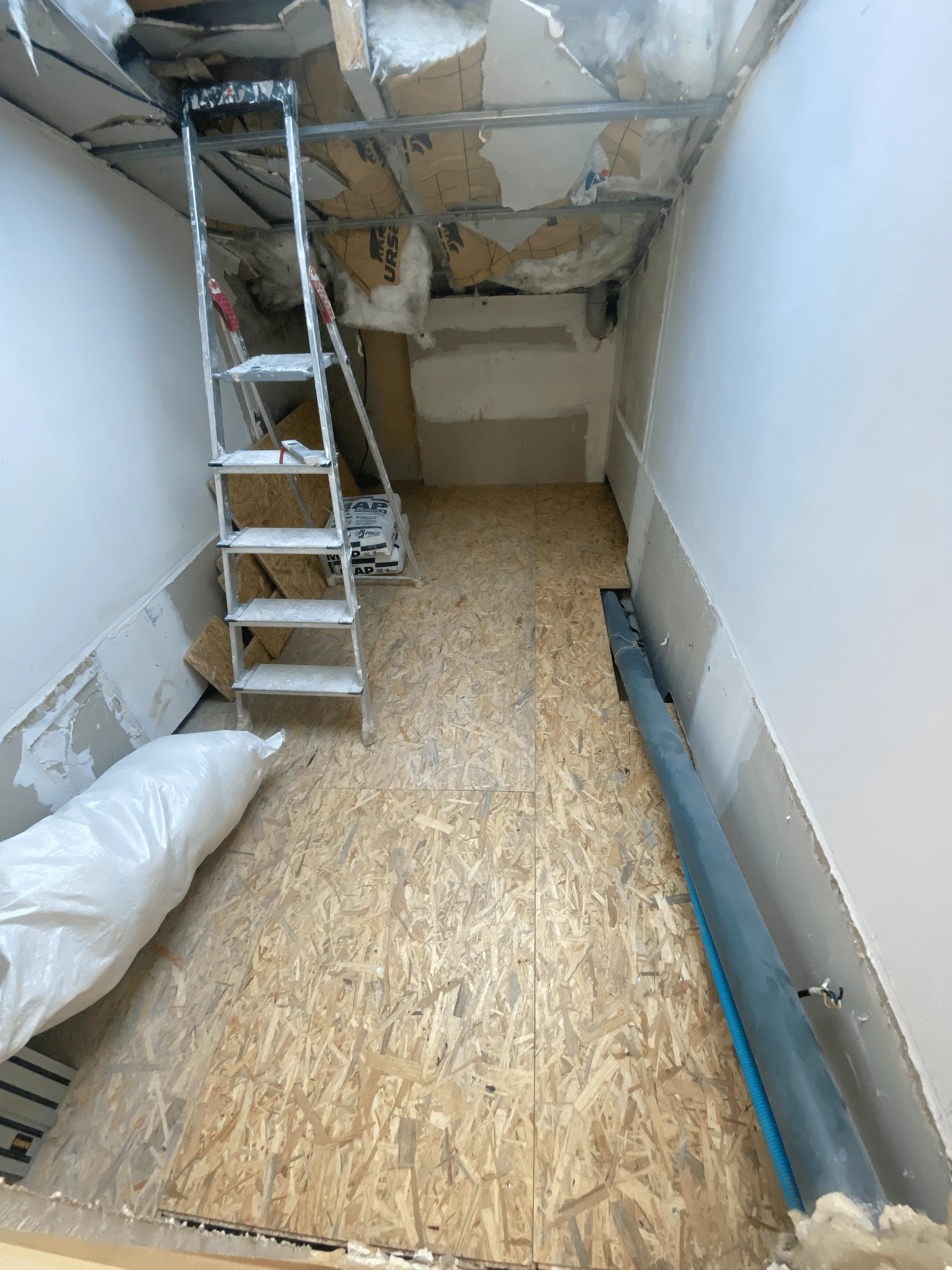 Rénovation salle de bain pendant les travaux accompagné par architecte d'intérieur installation du sol