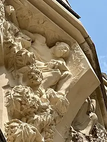 Moulures et scultures façade immeubles Paris 15 classique recherche d'un bien rénové par un architecte d'intérieur