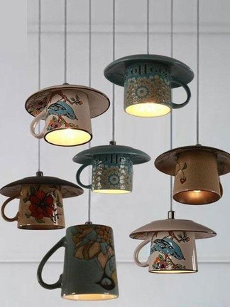 tasse de thé transformé en lampe pour une ambiance cosy chaleureuse et atelier d'artiste