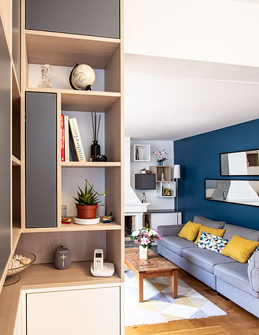 Appartement maison classique rénové et décoré par un architecte d'intérieur à Issy les Moulineaux avec cheminé et meuble en bois marqueterie