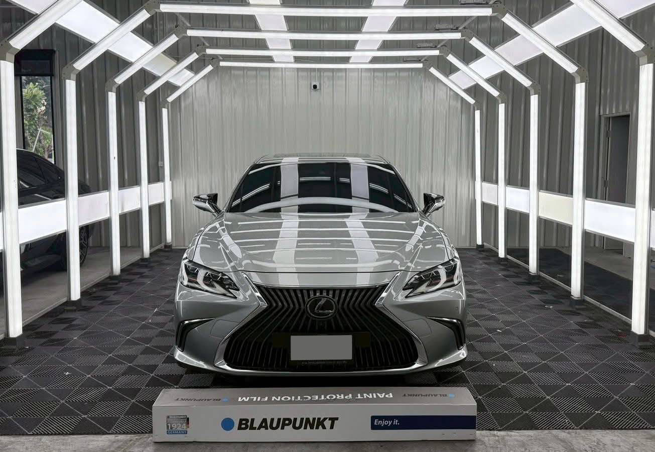 Lexus ES สีเงินติดตั้ง PPF เสร็จสมบูรณ์
