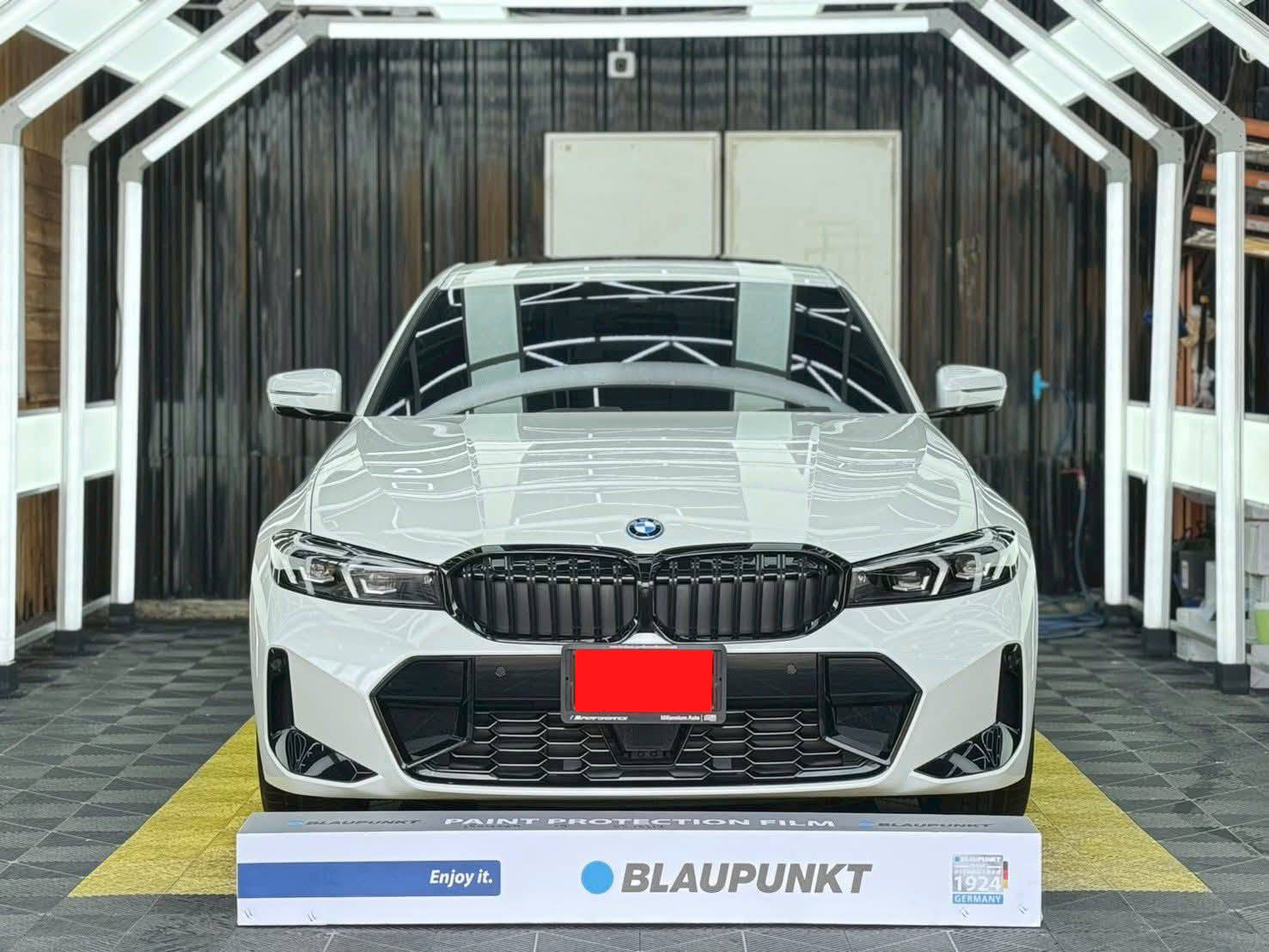 BMW ซีรีส์ 3 สีขาวติดตั้ง PPF เสร็จสมบูรณ์
