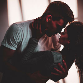 「濃厚なスキンシップで花粉症が和らぐ？」