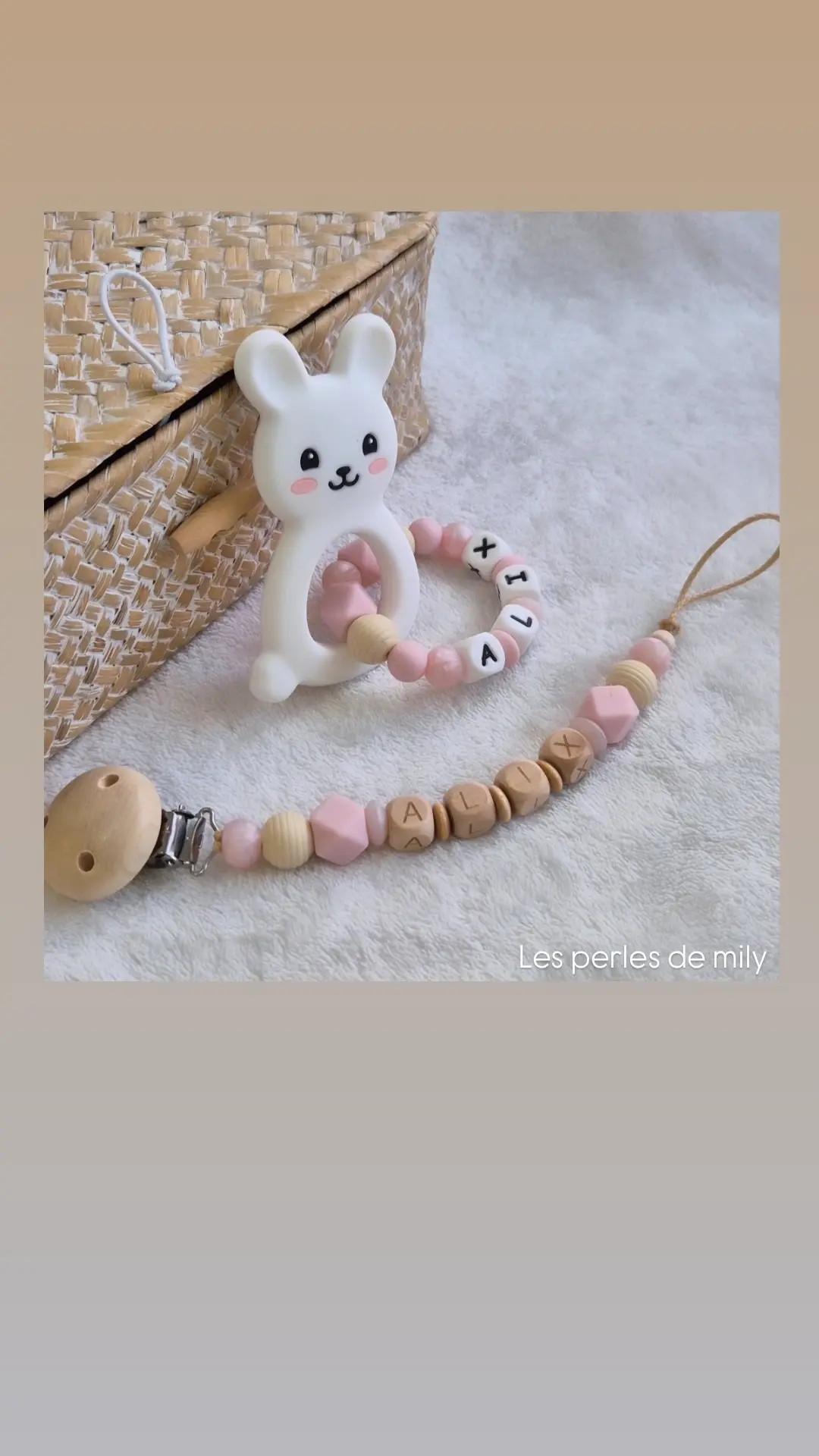 Ensemble attache tétine et hochet