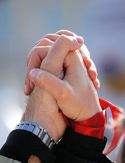 hands-344759_640.jpg