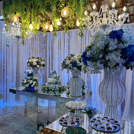 Mesa decorada para festa de debutante
