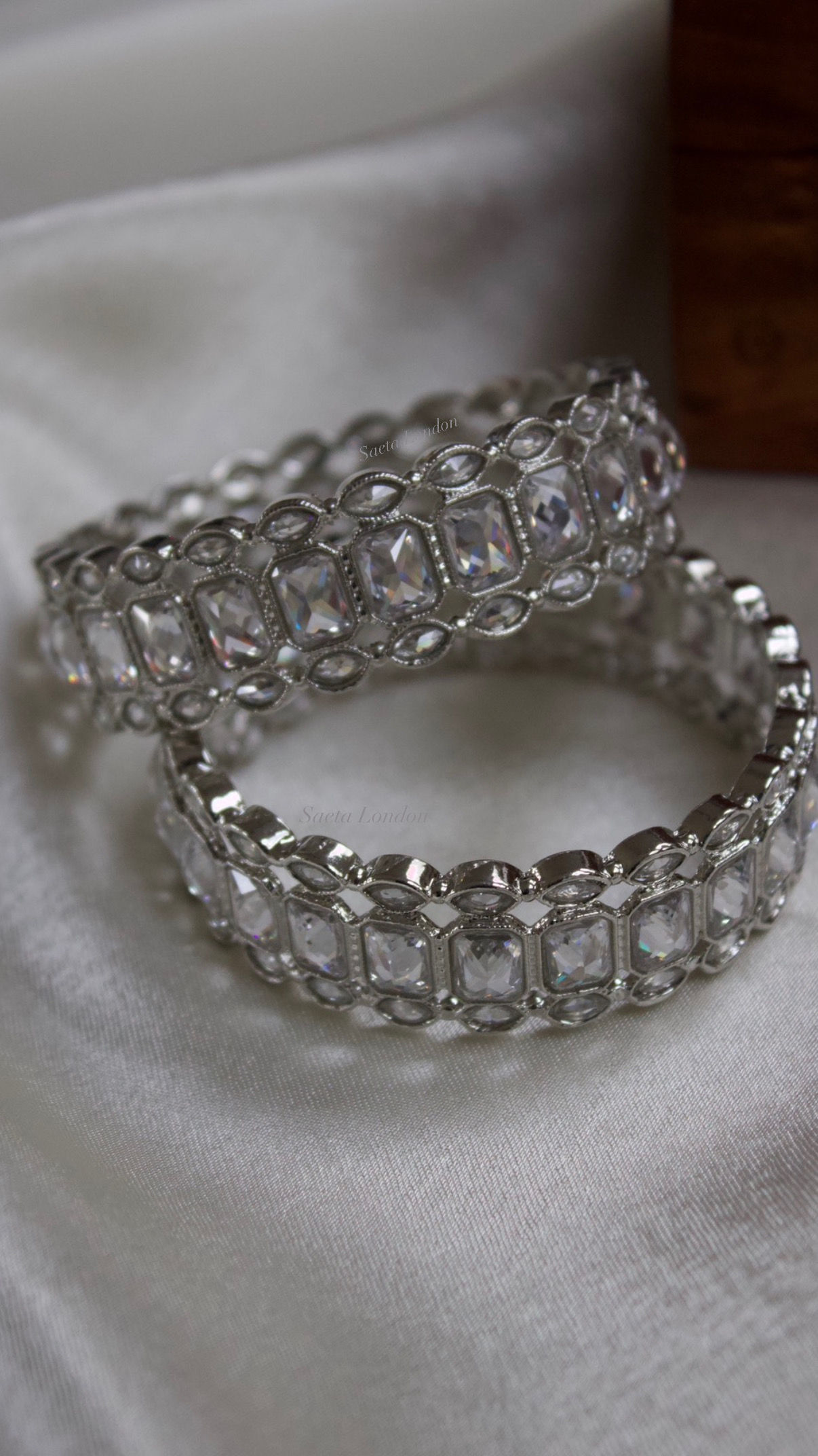 Silver, Mirror Kharey