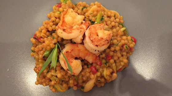 Fregola Sarda mit Peperonata, Datterini & Zitronengambas